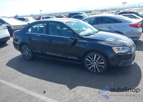2014 Volkswagen Jetta 1.8T Se z USA, uszkodzony, nr VIN 3VWD17AJ9EM399636